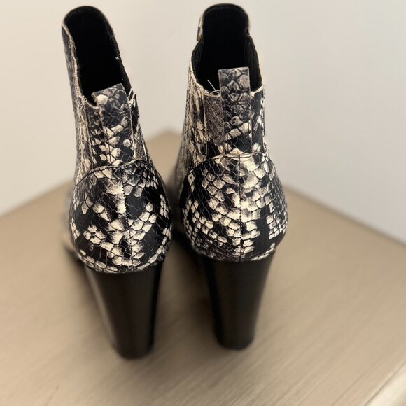 MARC FISHER Oshay Pointed Toe Bootie Size 6M - Picture 3 of 10